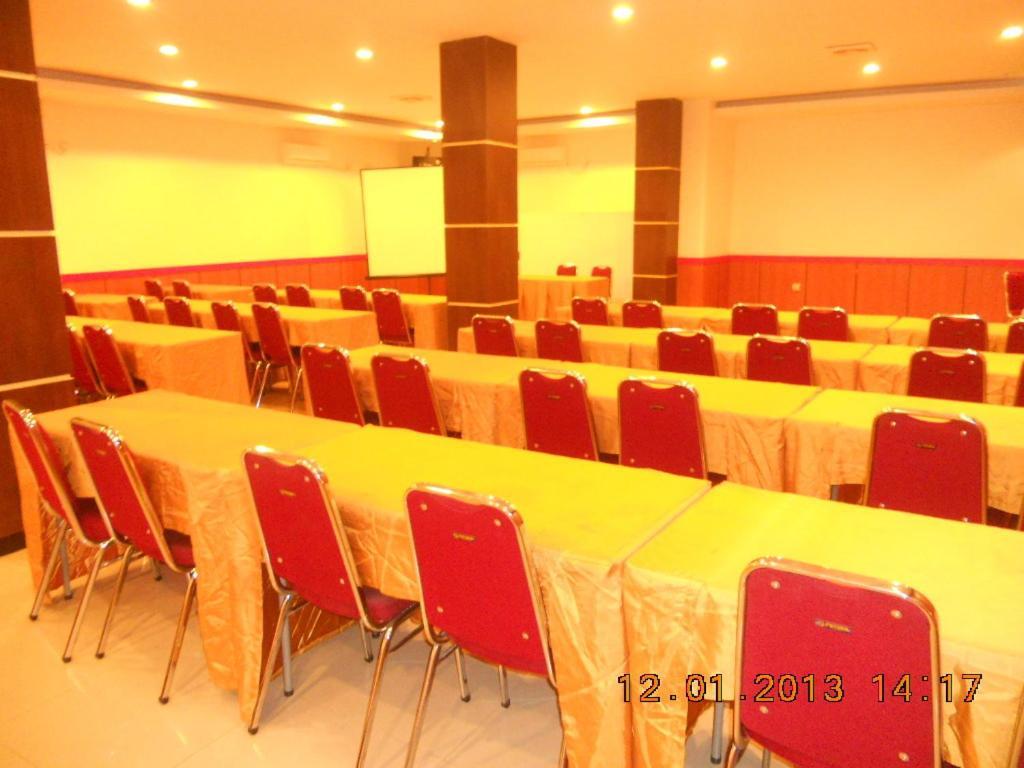 Parma Panam Hotel Pekanbaru Bagian luar foto